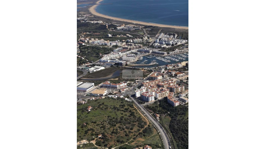 Terreno para Venda em Lagos (São Sebastião e Santa Maria)