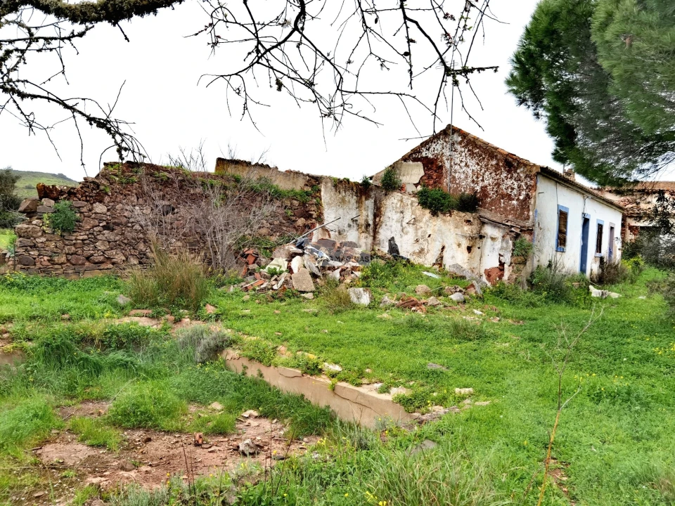 Terreno para Venda em Lagos (São Sebastião e Santa Maria) Foto 1