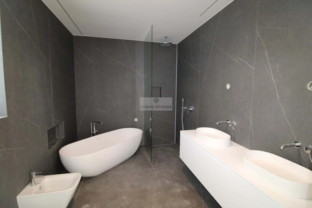 Moradia T4 para Venda em Lagos (São Sebastião e Santa Maria) Foto 12