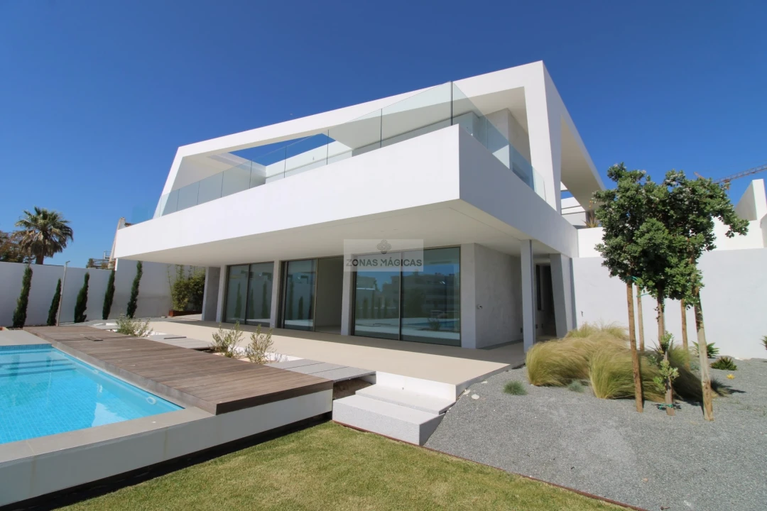 Moradia T4 para Venda em Lagos (São Sebastião e Santa Maria) Foto 2