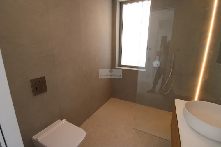 Moradia T4 para Venda em Lagos (São Sebastião e Santa Maria) Foto 43