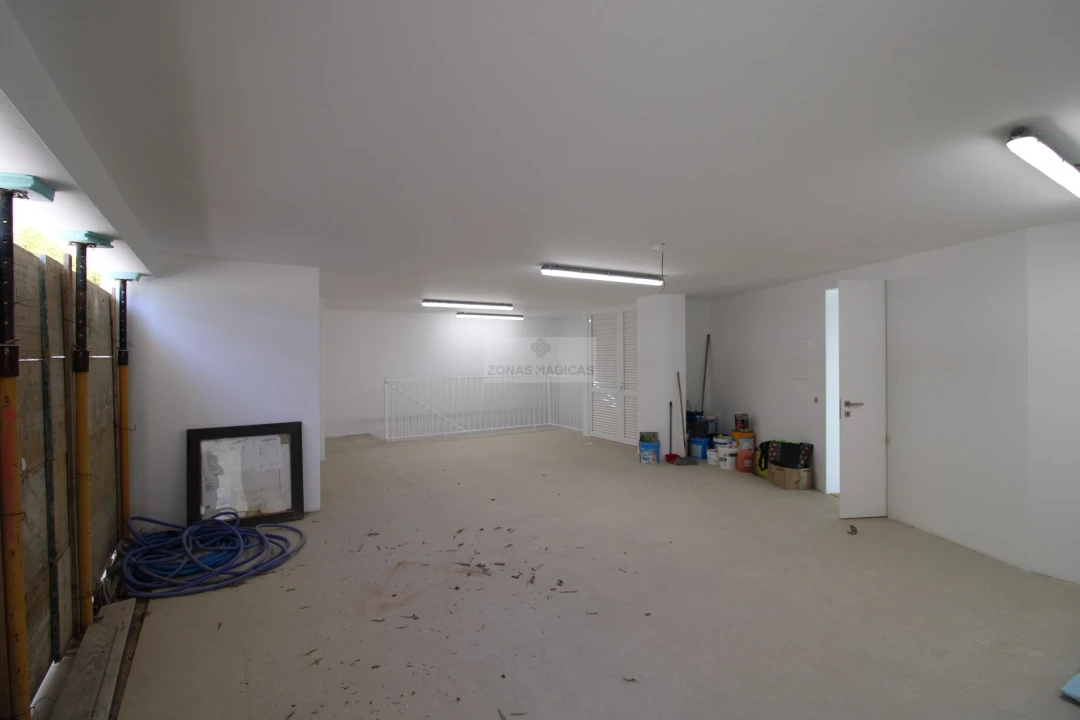 Moradia T4 para Venda em Lagos (São Sebastião e Santa Maria) Foto 47