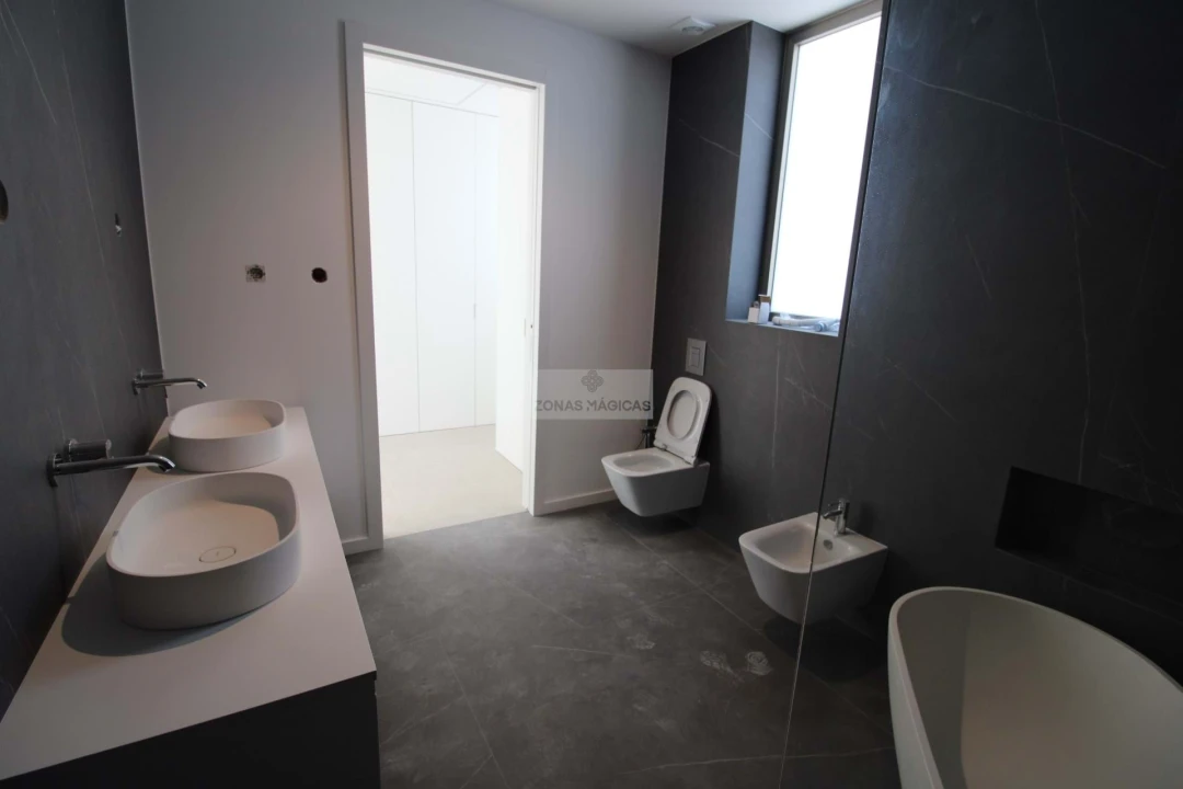 Moradia T4 para Venda em Lagos (São Sebastião e Santa Maria) Foto 13