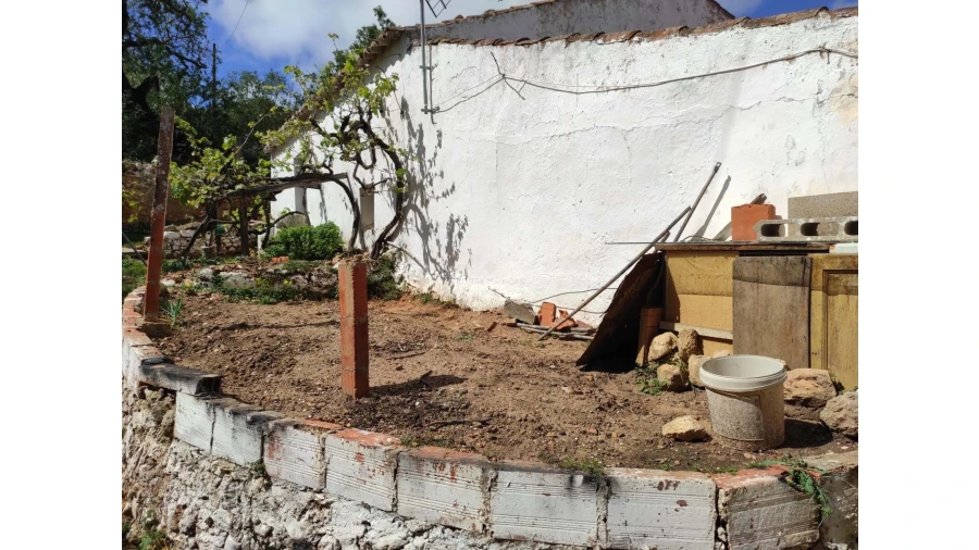 Terreno para Venda em Lagos (São Sebastião e Santa Maria) Foto 1