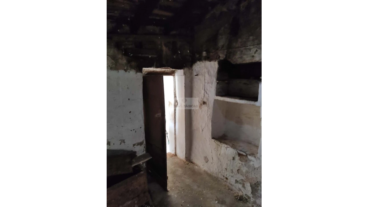 Terreno para Venda em Lagos (São Sebastião e Santa Maria) Foto 4