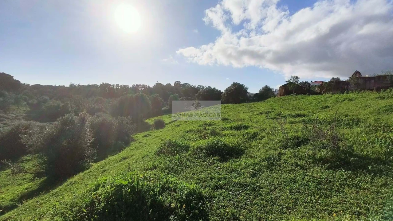 Terreno para Venda em Lagos (São Sebastião e Santa Maria) Foto 1