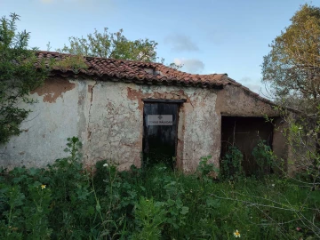 Terreno para Venda em Lagos (São Sebastião e Santa Maria)