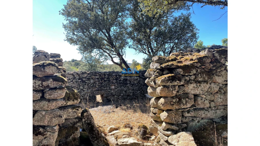 Terreno para Venda em Castelo Mendo, Ade, Monteperobolso e Mesquitela Foto 1