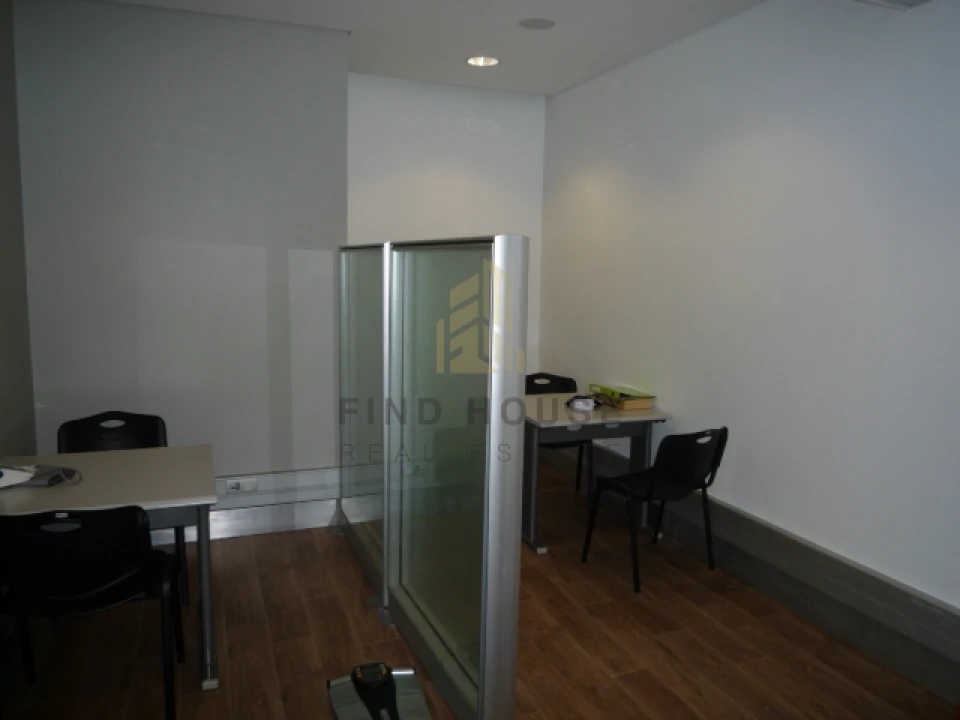 Loja para Arrendamento em Paranhos Foto 7