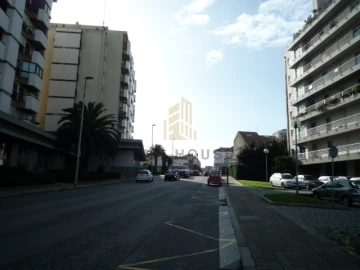 Loja para Arrendamento em Paranhos