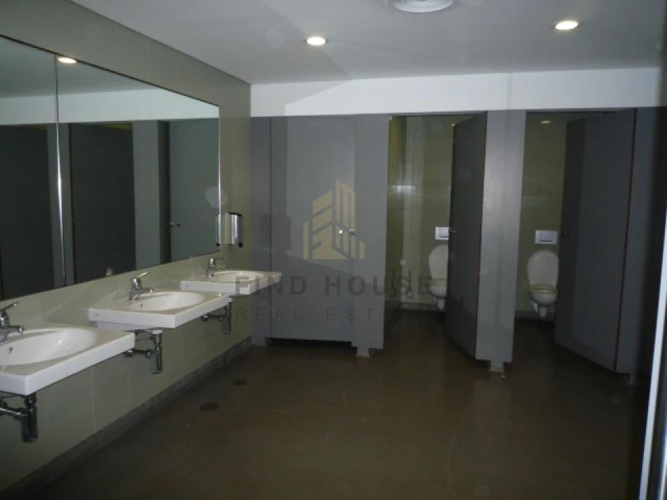 Loja para Arrendamento em Paranhos Foto 9