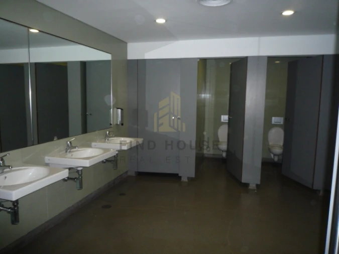 Loja para Arrendamento em Paranhos Foto 9