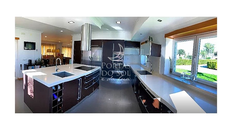 Moradia T4 para Venda em Abitureiras Foto 5