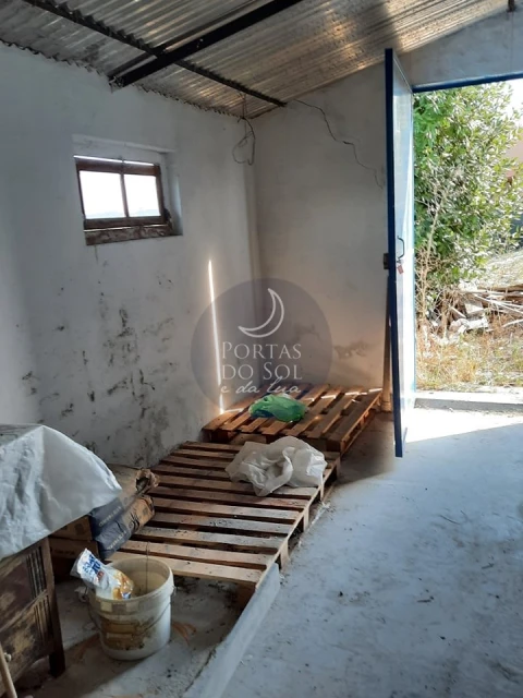 Armazém para Venda em Romeira e Várzea