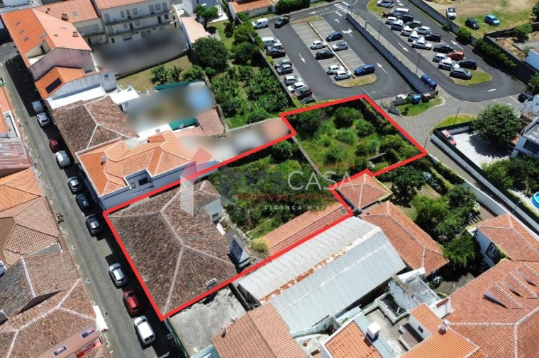 Moradia T4 para Venda em Praia da Vitoria (Santa Cruz) Foto 33