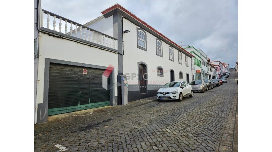 Moradia T4 para Venda em Praia da Vitoria (Santa Cruz) Foto 3