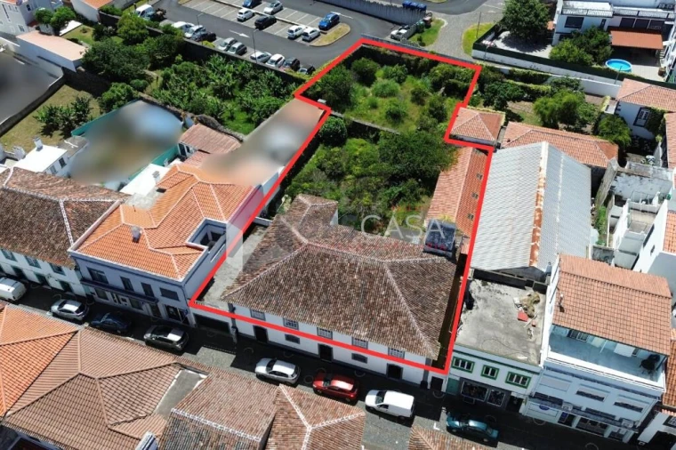 Moradia T4 para Venda em Praia da Vitoria (Santa Cruz) Foto 1