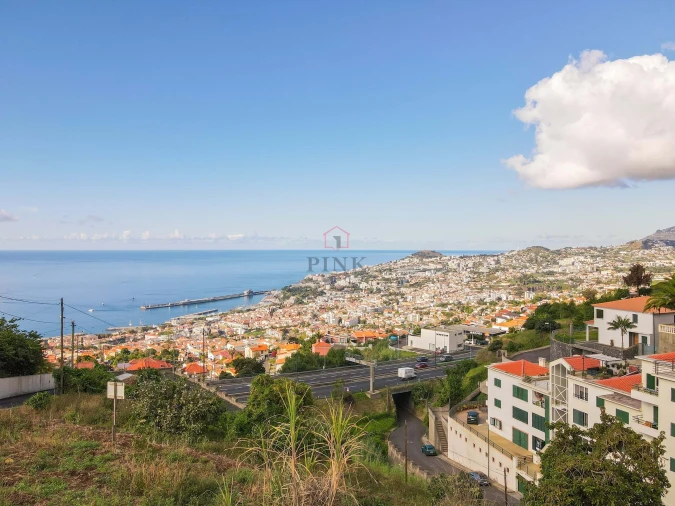 Terreno para Venda em Funchal (Santa Maria Maior)