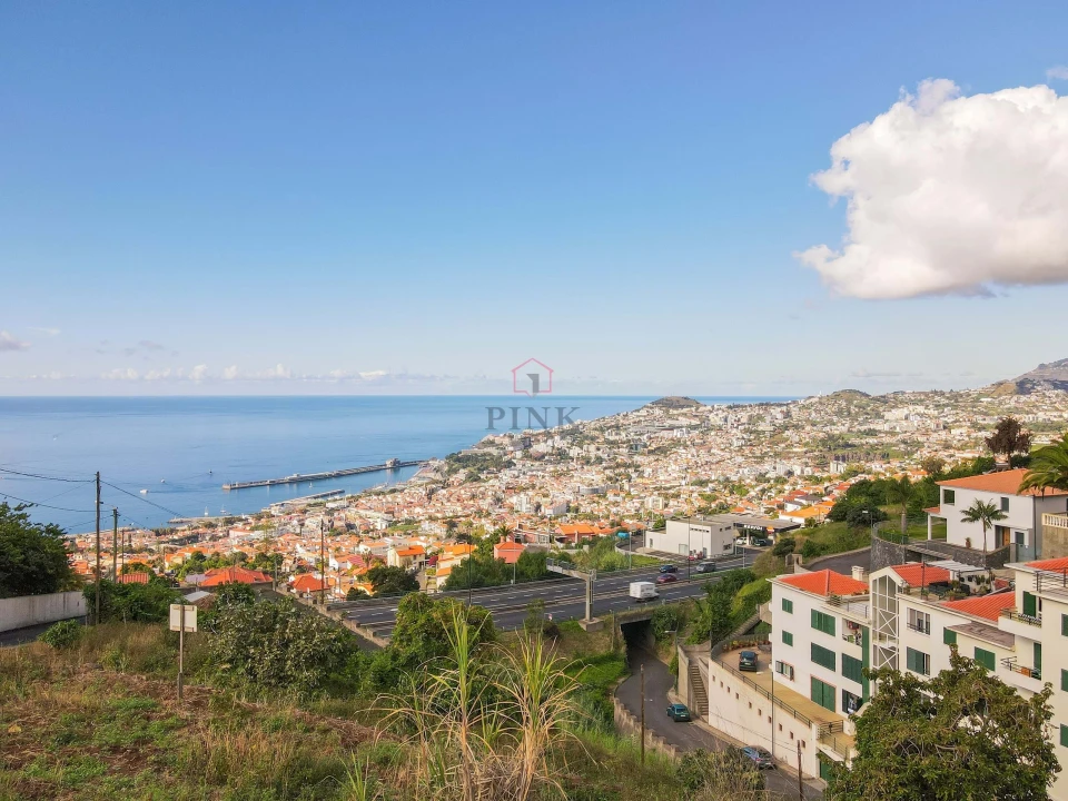 Terreno para Venda em Funchal (Santa Maria Maior) Foto 1