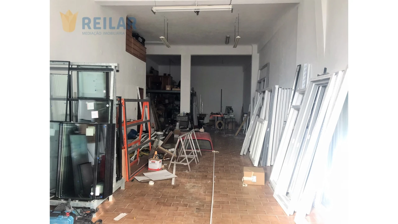 Armazém para Venda em Alverca do Ribatejo e Sobralinho Foto 1