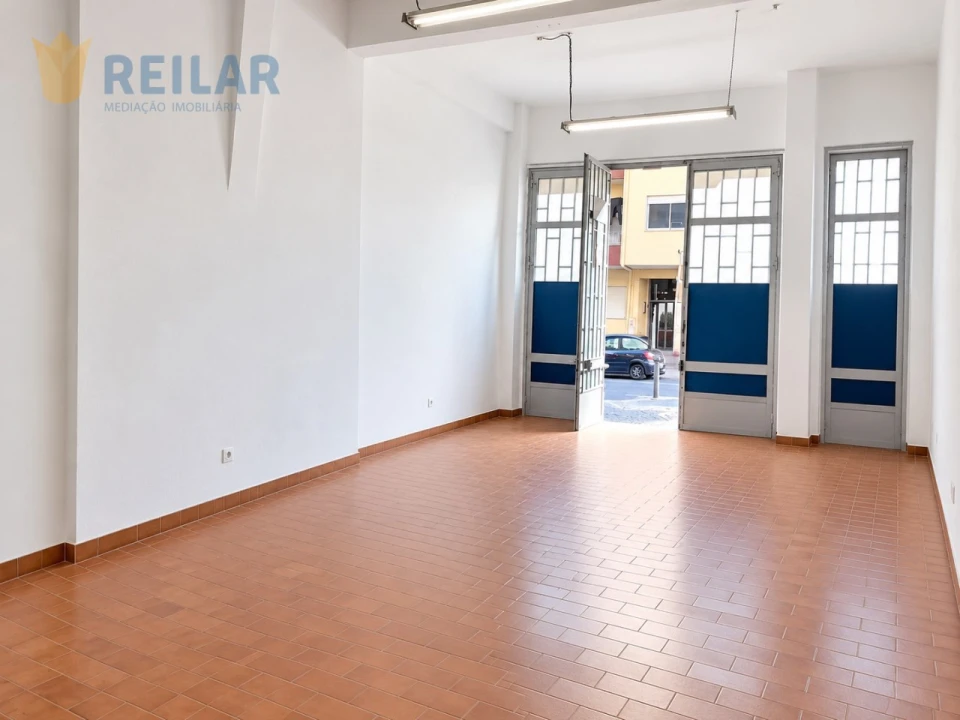 Armazém para Venda em Alverca do Ribatejo e Sobralinho Foto 1