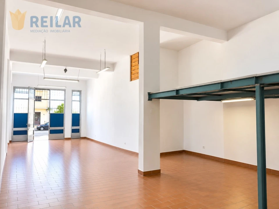 Armazém para Venda em Alverca do Ribatejo e Sobralinho Foto 3