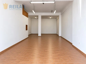 Armazém para Venda em Alverca do Ribatejo e Sobralinho