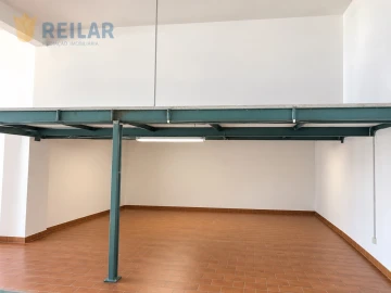 Armazém para Venda em Alverca do Ribatejo e Sobralinho