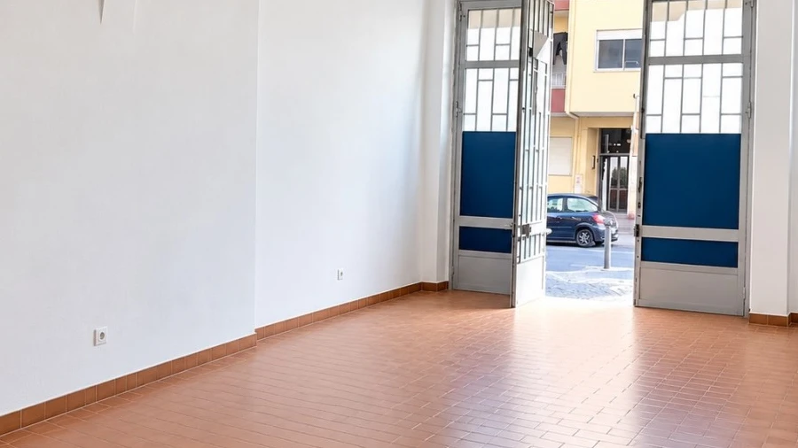 Armazém para Venda em Alverca do Ribatejo e Sobralinho