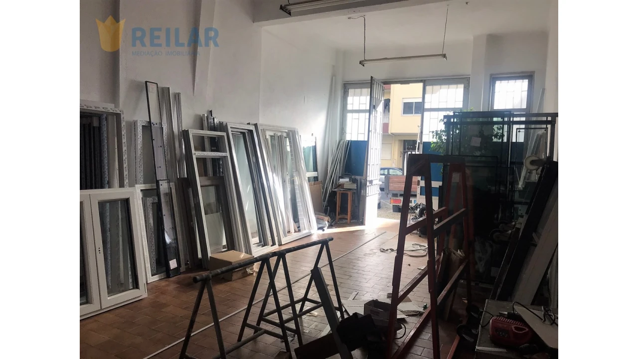 Loja para Venda em Alverca do Ribatejo e Sobralinho Foto 1