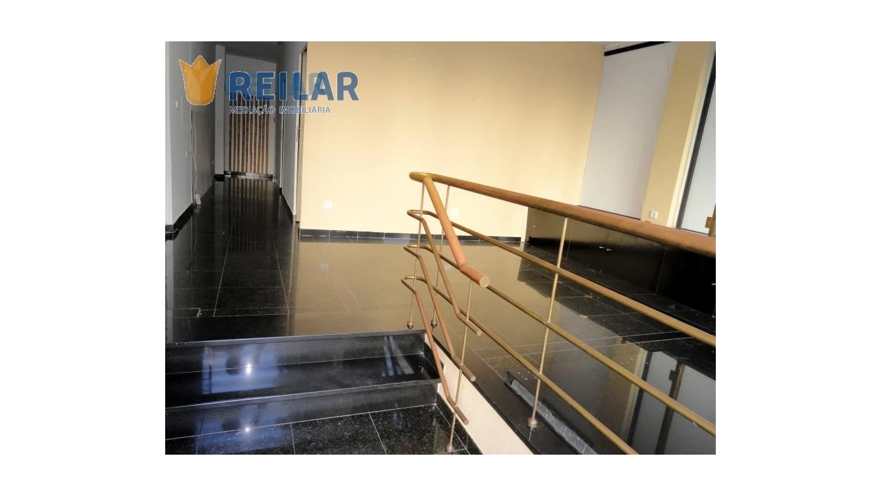 Loja para Venda em Alverca do Ribatejo e Sobralinho Foto 1