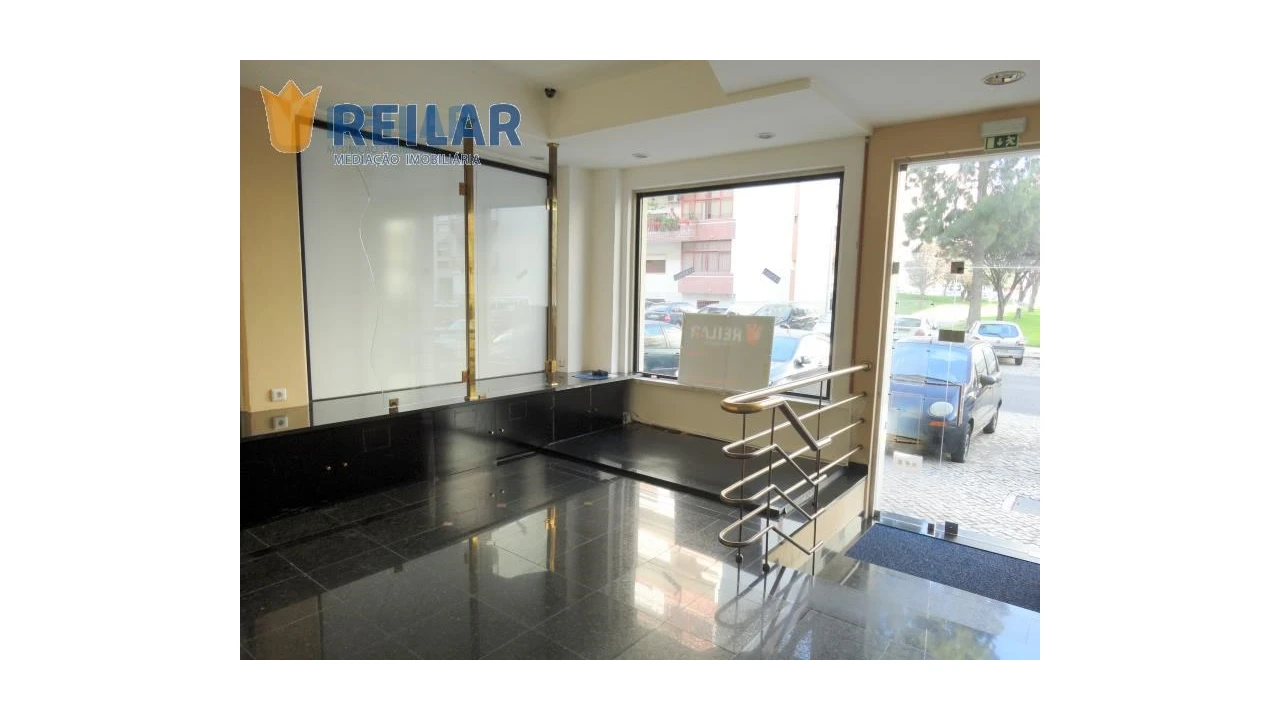 Loja para Venda em Alverca do Ribatejo e Sobralinho Foto 2