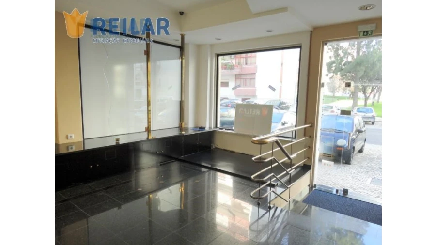 Loja para Venda em Alverca do Ribatejo e Sobralinho Foto 2