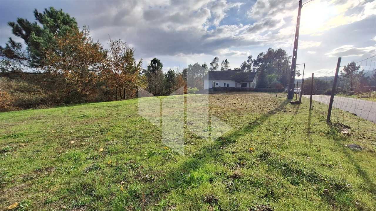 Terreno para Venda em Santiago de Besteiros Foto 1