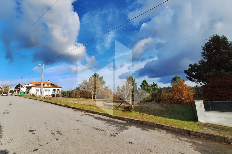 Terreno para Venda em Santiago de Besteiros Foto 1