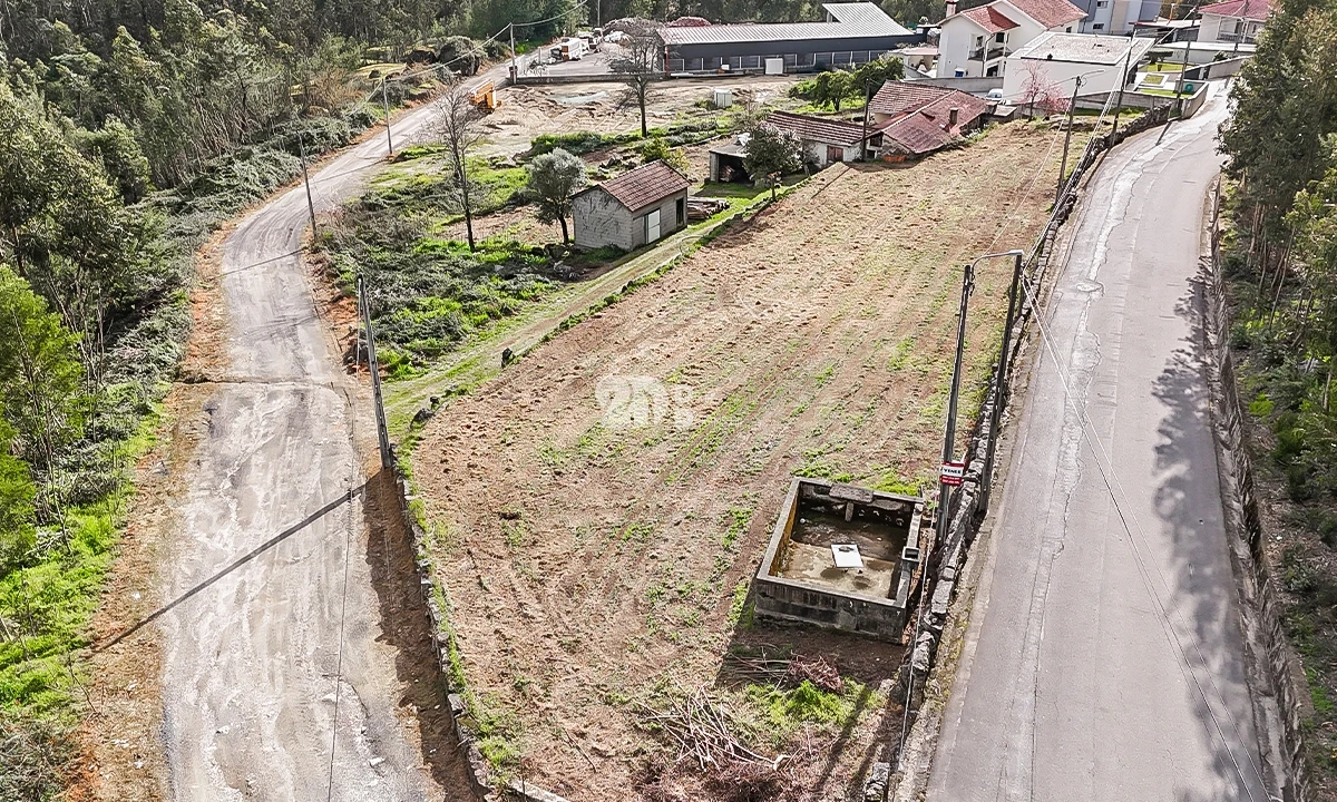 Terreno para Venda em Arnoso (Santa Maria e Santa Eulália) e Sezures Foto 1