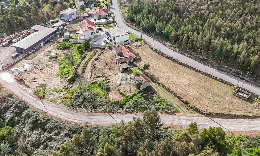 Terreno para Venda em Arnoso (Santa Maria e Santa Eulália) e Sezures Foto 3