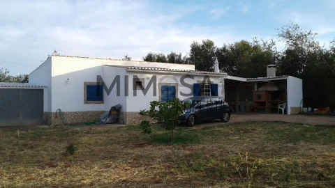 Moradia T2 para Venda em Bensafrim e Barão de São João