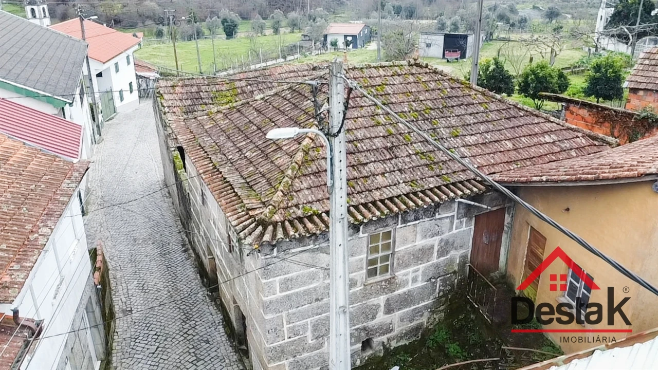 Moradia T3 para Venda em Pindelo dos Milagres Foto 1