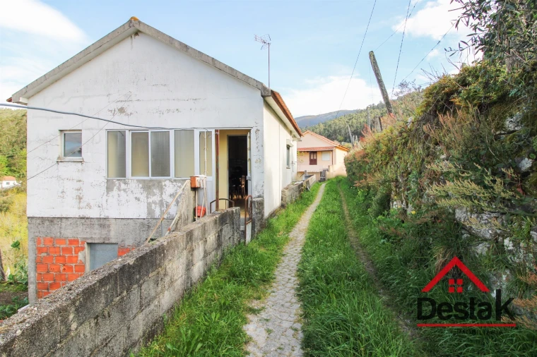 Moradia T2 para Venda em Valadares