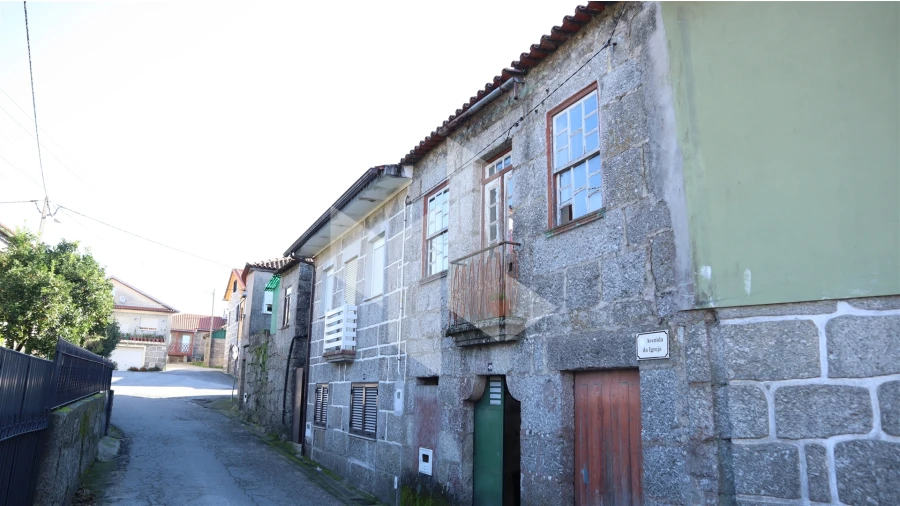 Moradia T2 para Venda em Lajeosa do Dão Foto 2