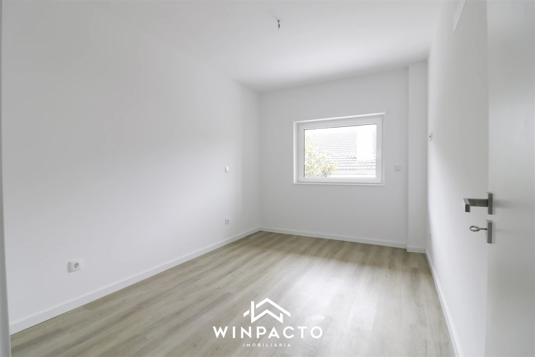 Moradia T2 para Venda em Seia, São Romão e Lapa dos Dinheiros Foto 1