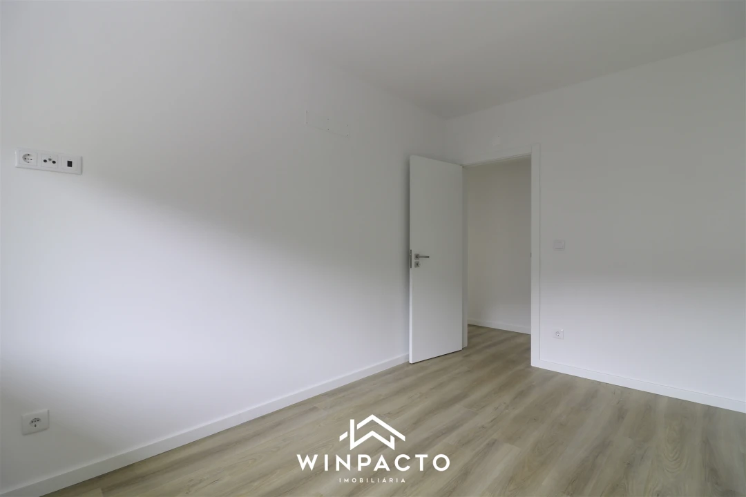 Moradia T2 para Venda em Seia, São Romão e Lapa dos Dinheiros Foto 2