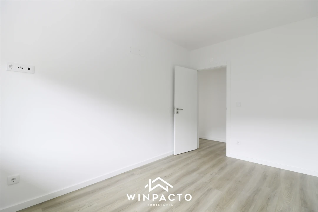 Moradia T4 para Venda em Seia, São Romão e Lapa dos Dinheiros Foto 3