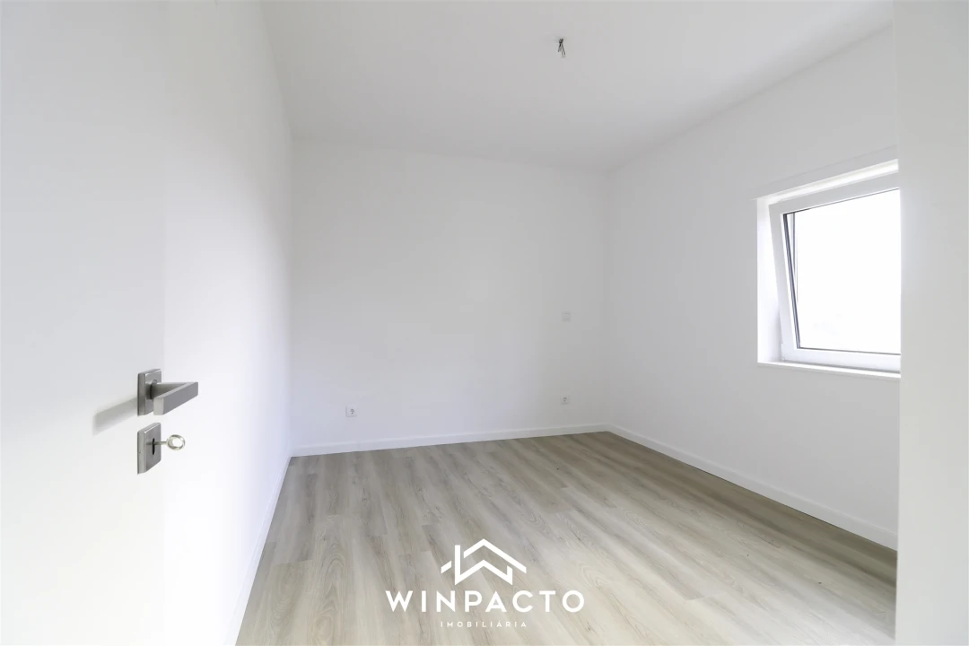 Moradia T4 para Venda em Seia, São Romão e Lapa dos Dinheiros Foto 4