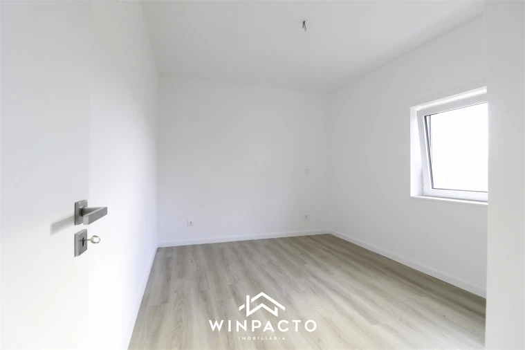 Moradia T4 para Venda em Seia, São Romão e Lapa dos Dinheiros Foto 4