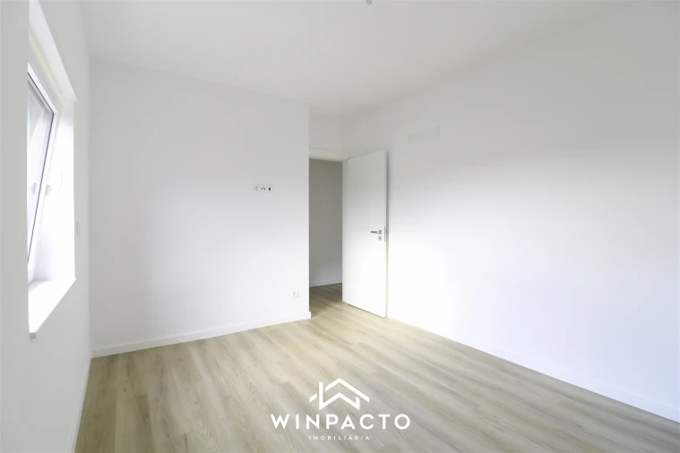 Moradia T4 para Venda em Seia, São Romão e Lapa dos Dinheiros Foto 5