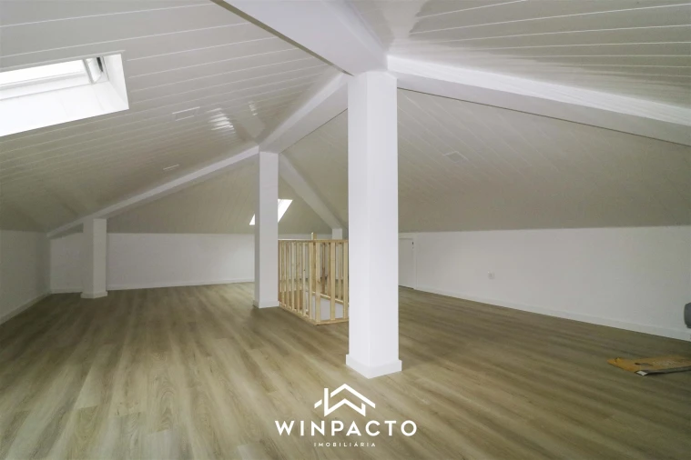 Moradia T4 para Venda em Seia, São Romão e Lapa dos Dinheiros Foto 37