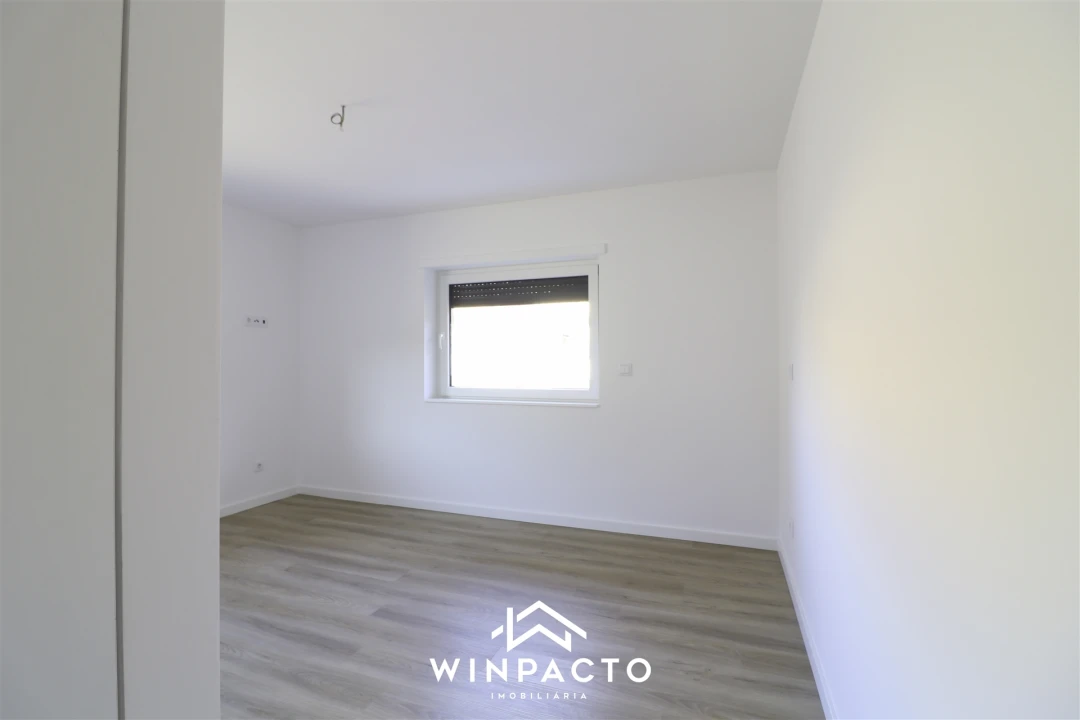 Moradia T4 para Venda em Seia, São Romão e Lapa dos Dinheiros Foto 25