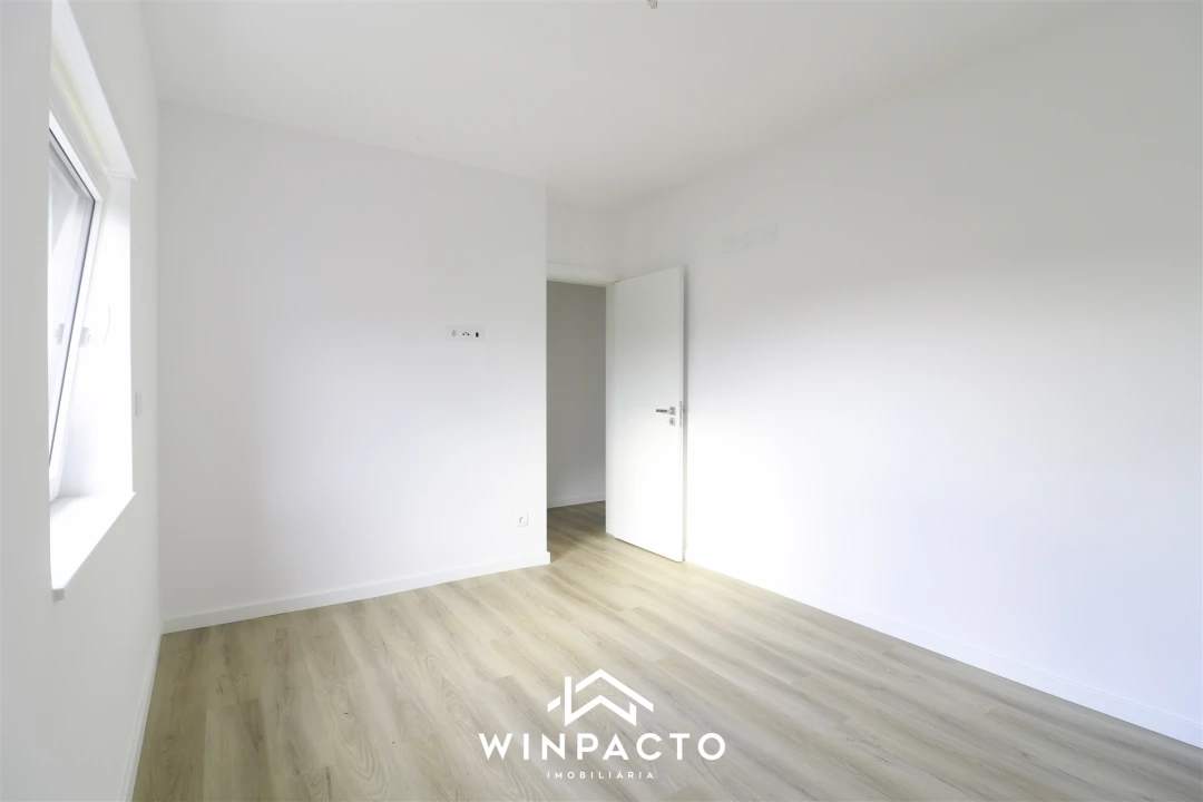 Moradia T4 para Venda em Seia, São Romão e Lapa dos Dinheiros Foto 5